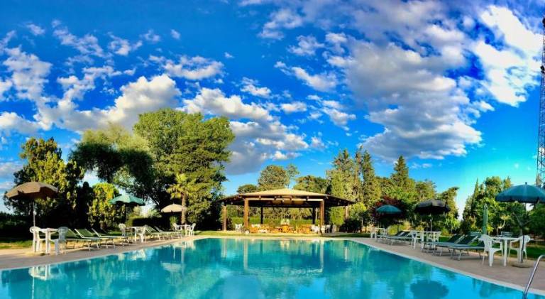 Vacation home with barbecue, pool & yard | Dogs allowed — photo 2