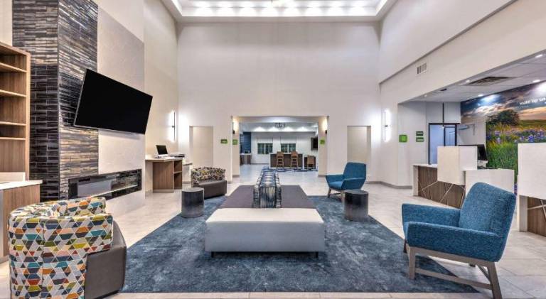 La Quinta Inn & Suites by Wyndham Allen at The Village — photo 3