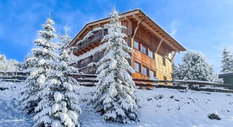 Chalet with patio & yard in Badia
