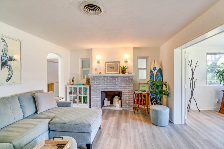 5 Mi to Vero Beach: Vintage Home w/ Sauna & Grill! — photo 4