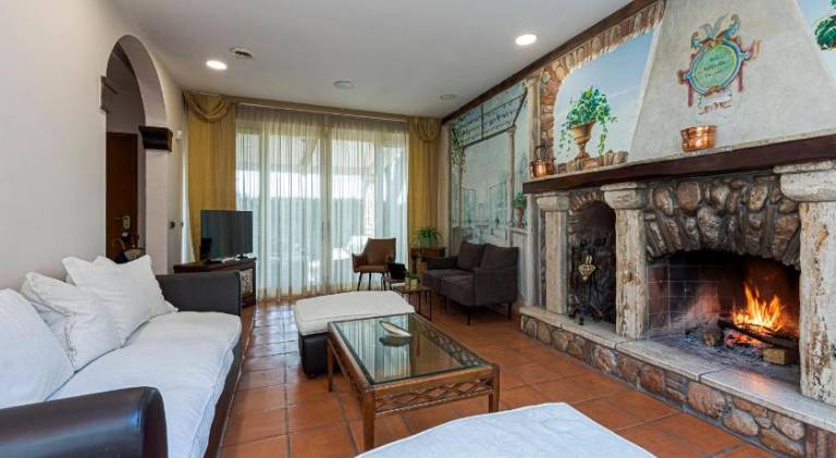 Big villa with hot tub | Pet-friendly — photo 2