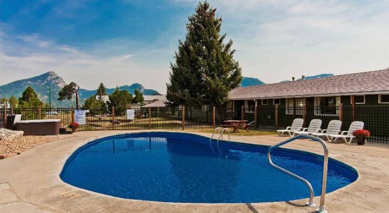 Lodge with jacuzzi, pool & BBQ | Pets are welcome — photo 5