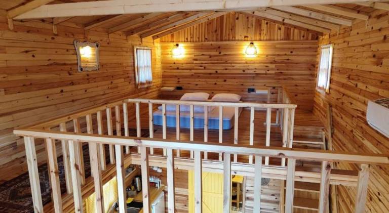 Lodge with patio, barbeque & yard — photo 3