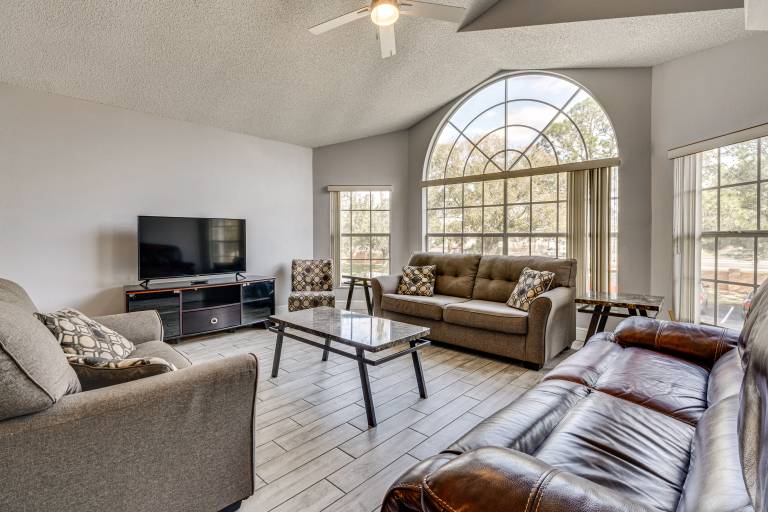 Family Theme Park Hub w/ Pool in Kissimmee in Kissimmee, FL