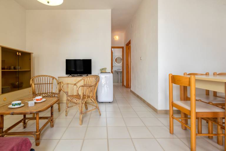 Holiday apartment with garden | City view — photo 3