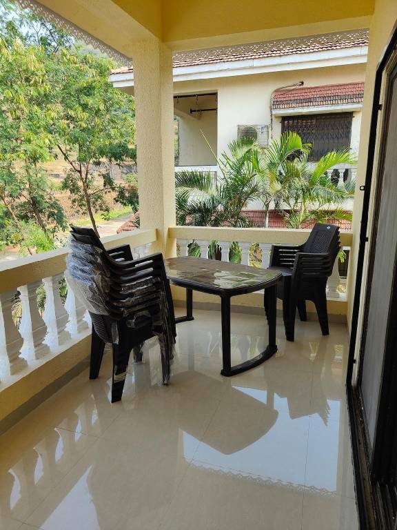 Villa with pool — photo 4