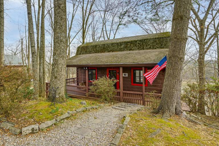 Lake Cumberland Log Cabin Near 3 Boat Ramps — photo 3