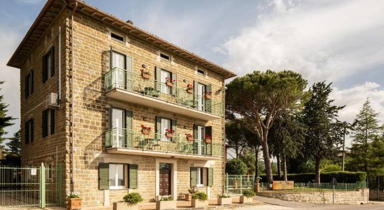 Vacation home with terrace, garden & jacuzzi in Assisi