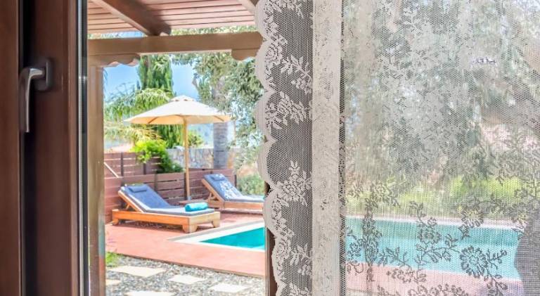 Villa with barbeque, terrace & garden — photo 5