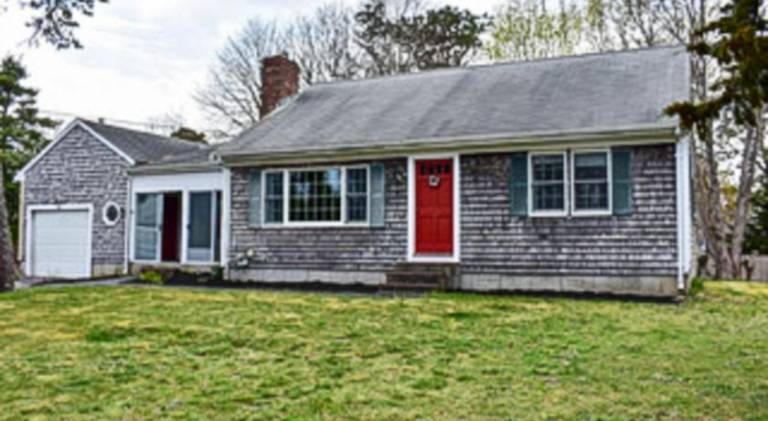Beautiful vacation home | Pets are welcome in West Yarmouth, MA