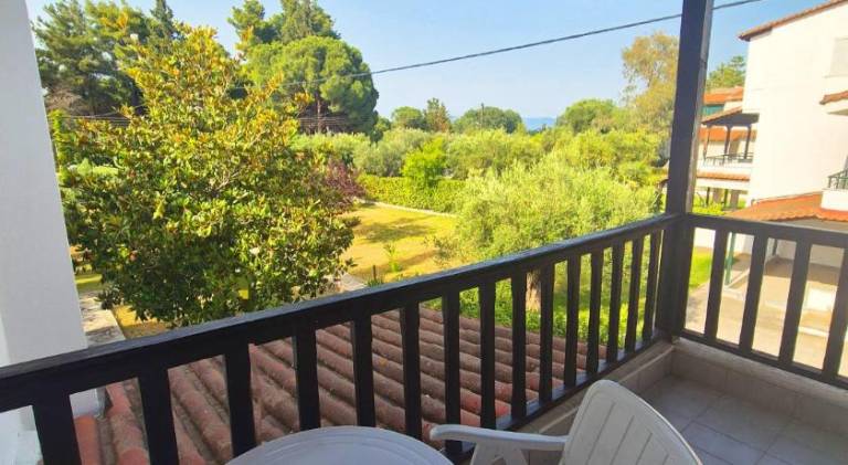 Villa with terrace, yard & grill — photo 2