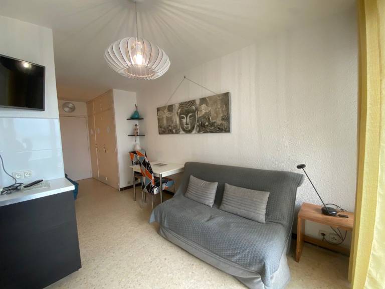 2-Star Apartment in Balaruc-les-Bains with Pets Allowed and Air Conditioning — photo 4