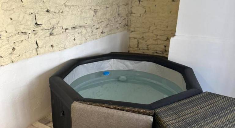 House with barbeque, terrace & hot tub — photo 5