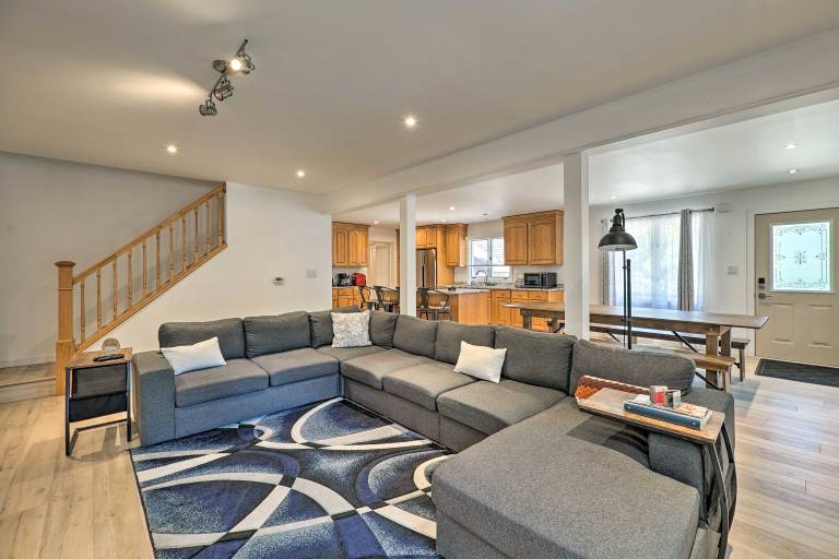 1 Mi to Tunnel Park: Holland Home w/ Fire Pit — photo 3