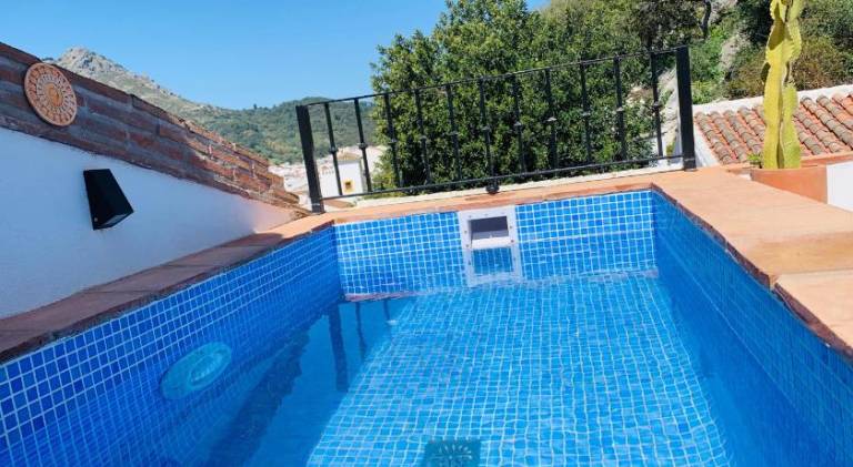 House with pool | Pets allowed — photo 3
