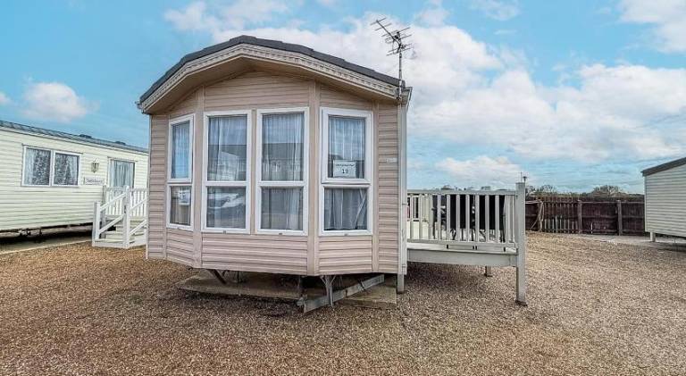 6 Berth Caravan Nearby Hunstanton Beach Front In Norfolk Ref 13019L in Hunstanton