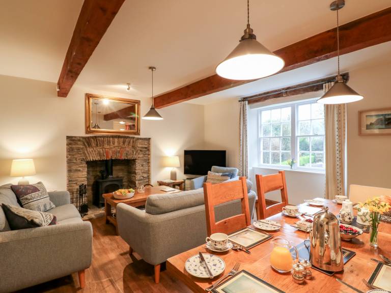 Family-oriented cottage with yard | Pets are welcome — photo 2