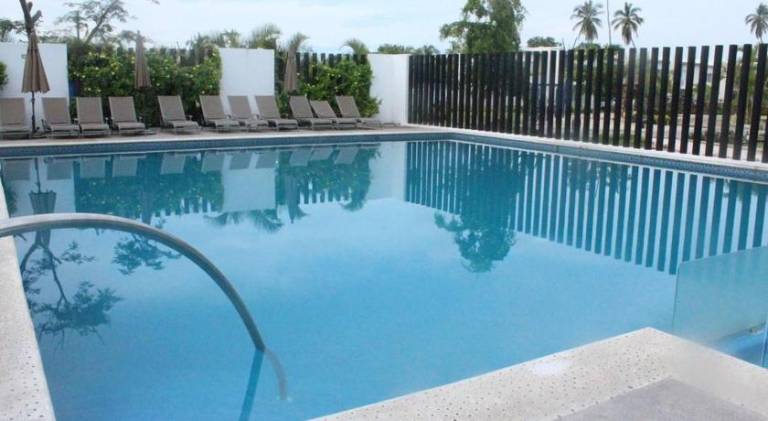 House with pool — photo 5