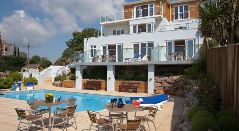 Lovely apartment with pool | Beach nearby | Pets are welcome in Torquay