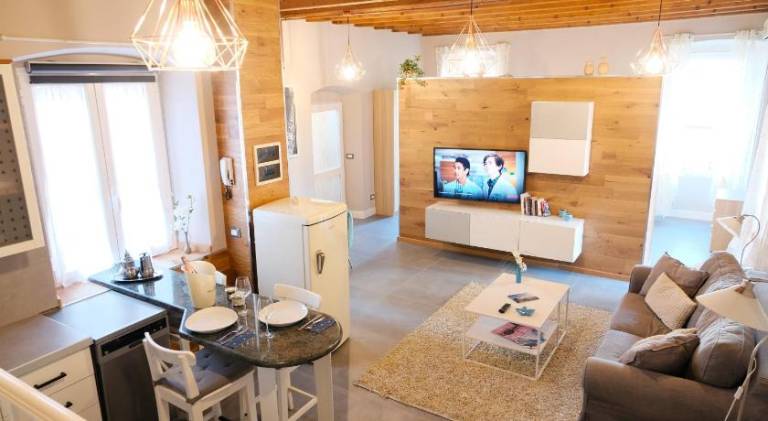 Wonderful serviced apartment with garden, grill & pool | Pets are welcome in Salò
