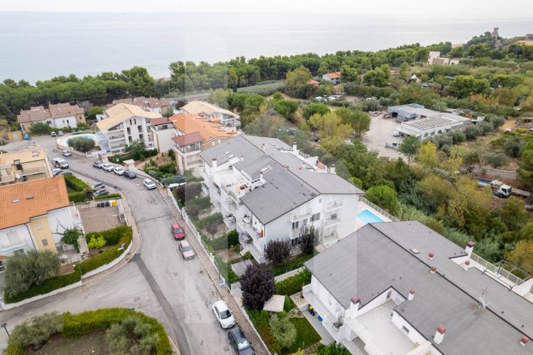 Holiday apartment with yard, terrace & pool | Beach view — photo 5