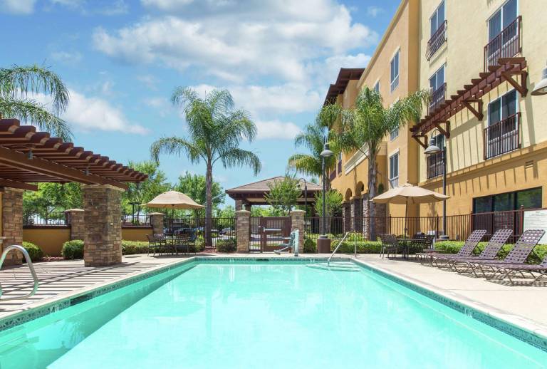 Hampton Inn & Suites Lodi — photo 2