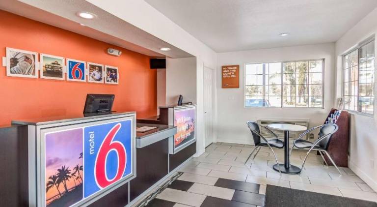 Motel 6 Visalia, CA — photo 4