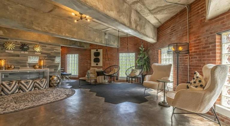 Converted Historic Suite Full Kitchen, 3rd Flr — photo 3