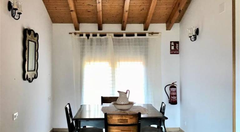 Holiday apartment with patio & garden — photo 4