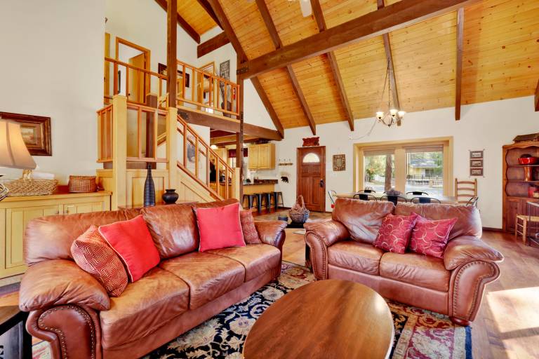 "All Season Alpine Retreat" 3BR/2BA: Private Steam Sauna, Hot Tub & Game Room — photo 2