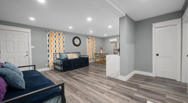 Holiday apartment | Close to Gerald D. Hines Waterwall Park | Pet-friendly — photo 3