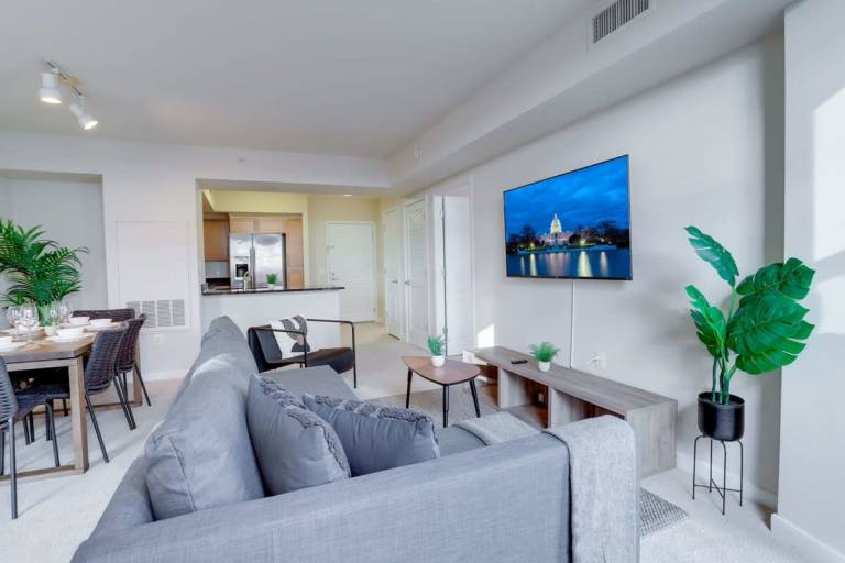 Fantastic 2 2 Apt Pentagon City