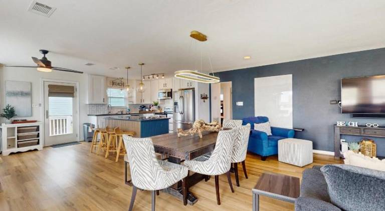 Fully equipped charming vacation home with pool, yard & barbeque | Next to the beach | Perfect for remote work | Dogs allowed — photo 3
