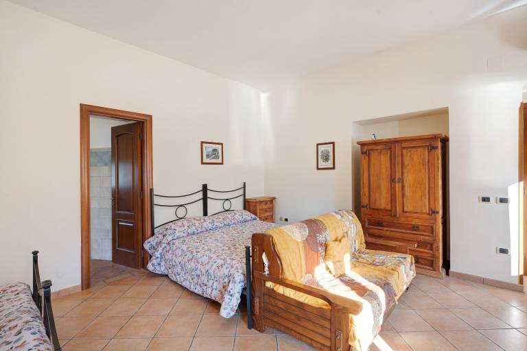 Room 'Capri Con Vista Monti E Cortile' with Shared Terrace, Shared Garden and Wi-Fi — photo 5