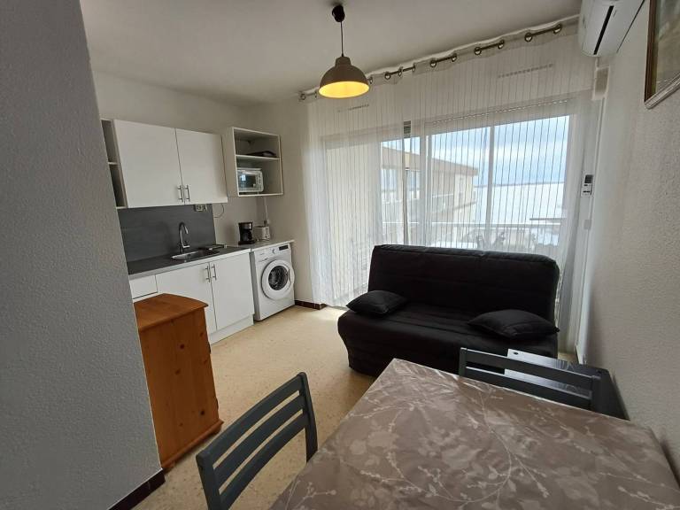 1BR on 2nd floor, near thermal baths, pets allowed — photo 2