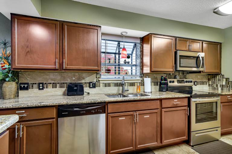 Fully equipped lovely condo with hot tub & sauna | Pets allowed — photo 3