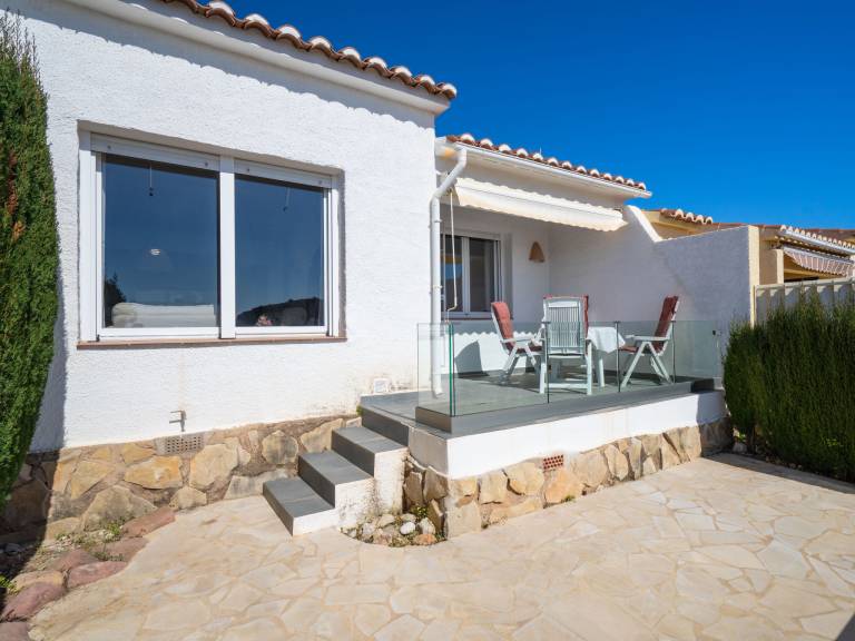 House with yard, pool & patio | Sea view — photo 3