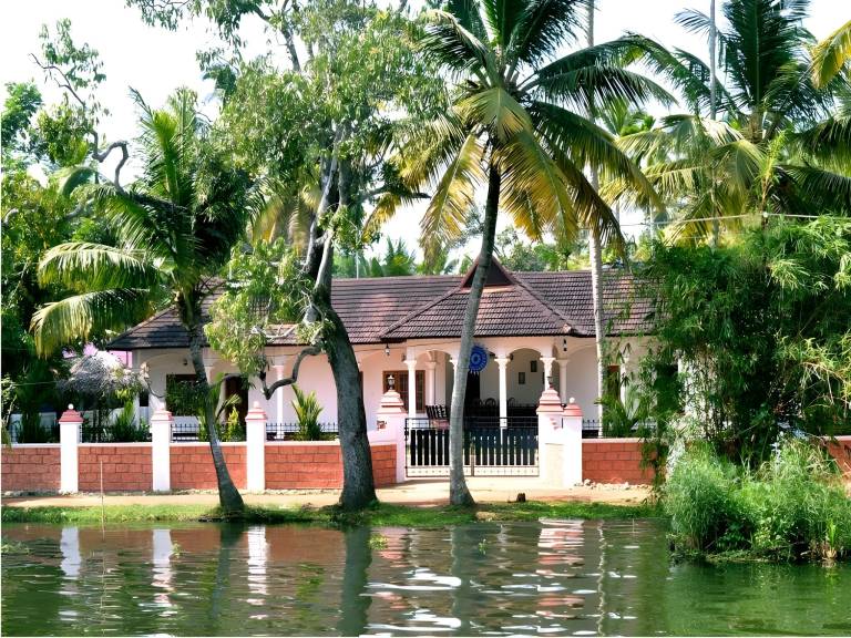 Bed and breakfast  Champakulam