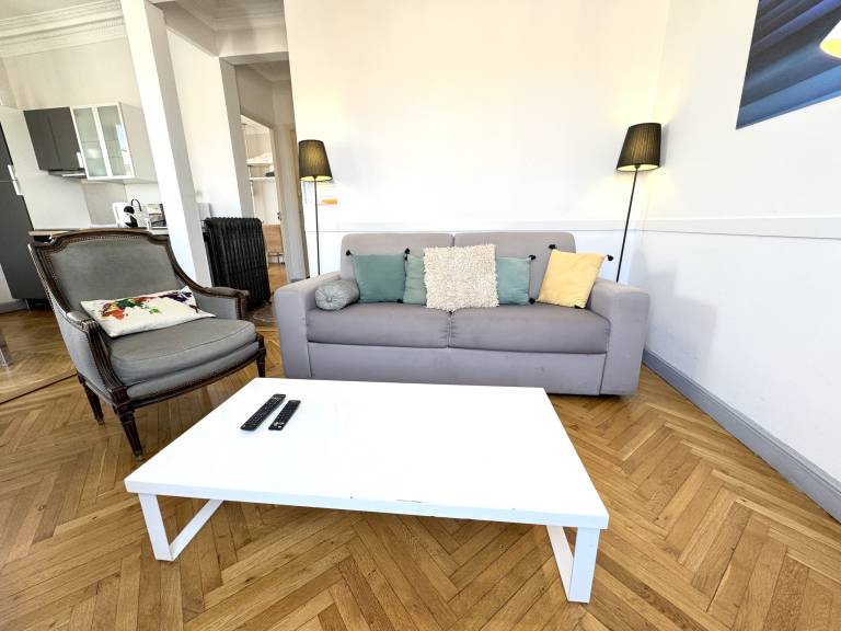 BB G Balcon Excelsior 1 Grimaldi Promenade Angla in Thiers