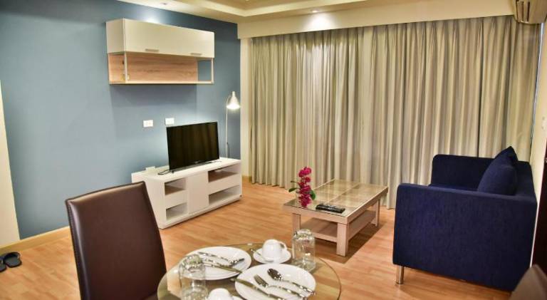 Serviced apartment with terrace, jacuzzi & sauna — photo 2