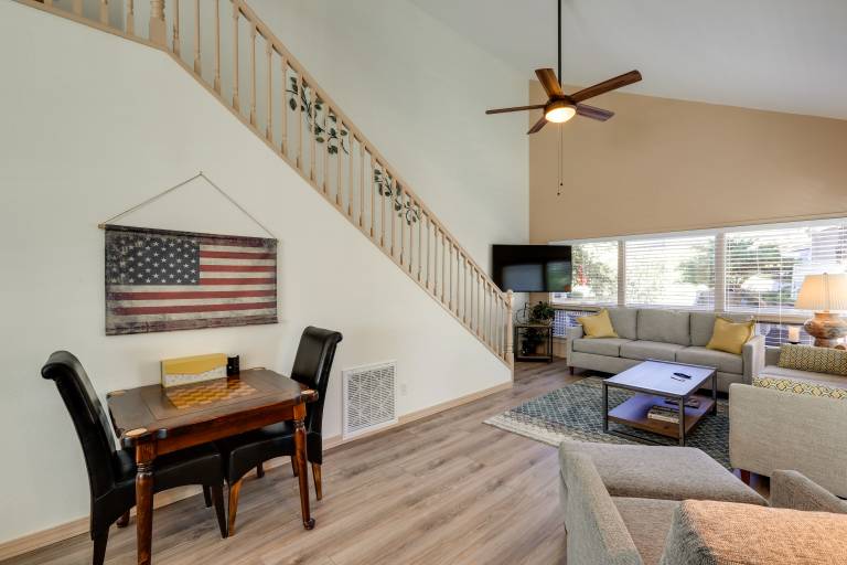 6 Mi to Downtown: Flagstaff Townhome w/ Deck — photo 4