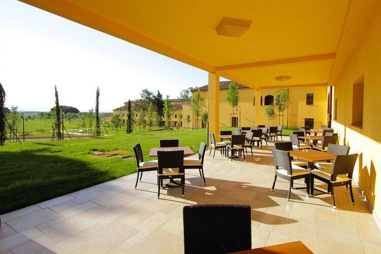 Fully equipped holiday apartment with pool & patio | Pet-friendly — photo 5
