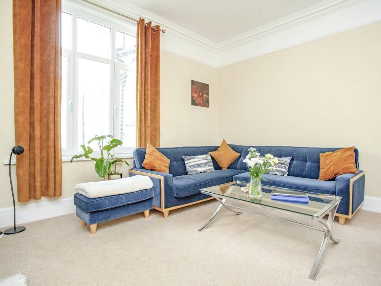 Family-friendly lovely cottage with yard | Water view | Next to the beach | Pets are welcome — photo 3
