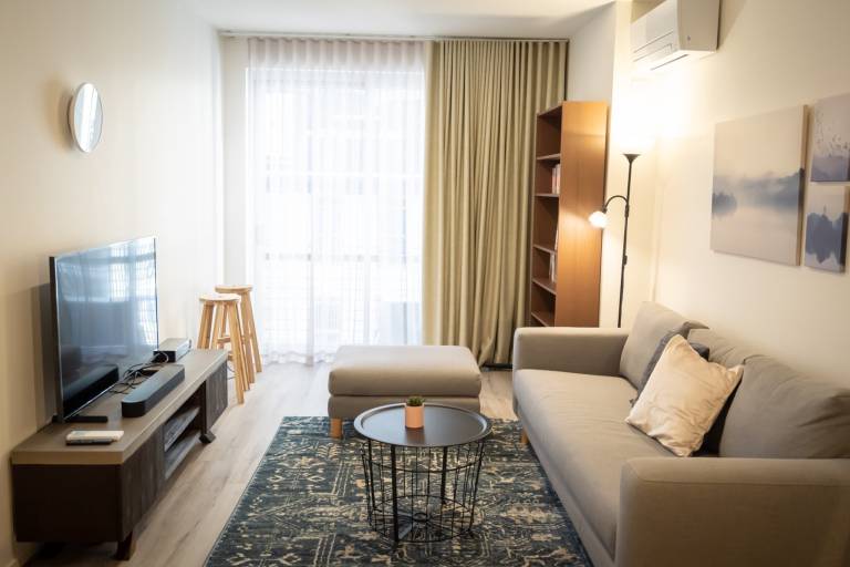 Convenient 2 Bed Apartment in Melbourne s Heart