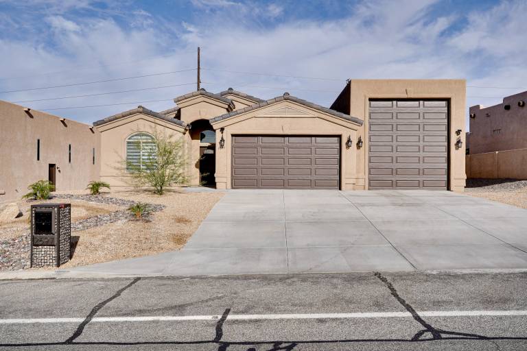 Patio & Grill: Family-Friendly Lake Havasu Home — photo 2