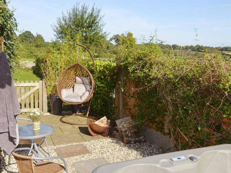 Children-friendly pleasant cottage with hot tub, garden & BBQ | Pet-friendly — photo 2