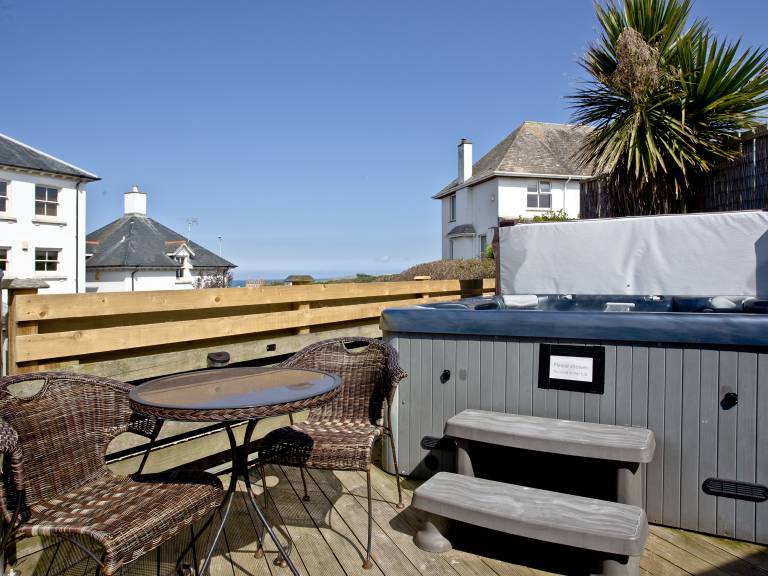 Cottage with garden, barbecue & hot tub | Beach view — photo 3