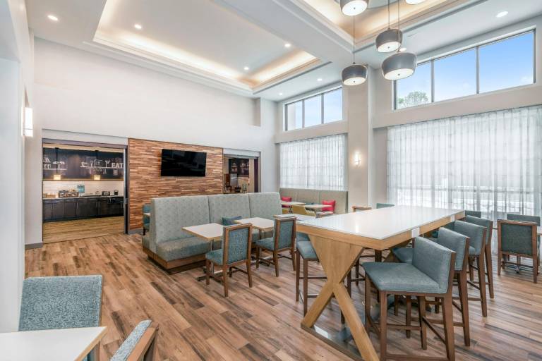 Hampton Inn & Suites Burlington — photo 2