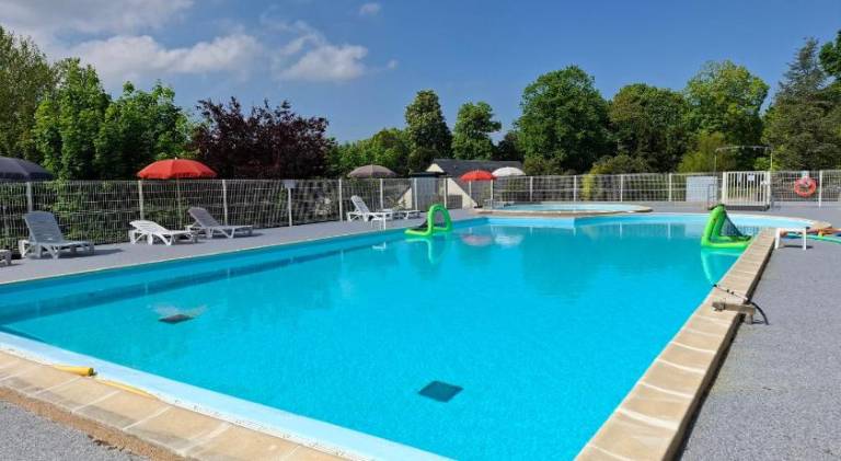 Lodge with pool, yard & terrace | Pets are welcome — photo 3