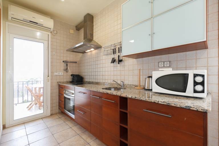Fully equipped lovely rental apartment with yard & terrace | Next to the beach | Pets are welcome — photo 4